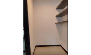 APARTA OFICINA  MEDELLIN POBLADO SECTOR PALMAS  PISO MEDIO