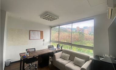 APARTA OFICINA  MEDELLIN POBLADO SECTOR PALMAS  PISO MEDIO