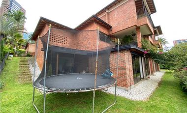 VENDEMOS CASA CON APARTAMENTO INCLUIDO EN POBLADO - LA COLA DEL ZORRO