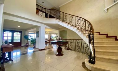 VENDEMOS CASA CON APARTAMENTO INCLUIDO EN POBLADO - LA COLA DEL ZORRO