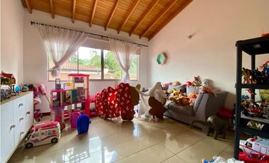 VENDEMOS CASA CON APARTAMENTO INCLUIDO EN POBLADO - LA COLA DEL ZORRO