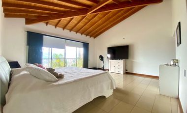 VENDEMOS CASA CON APARTAMENTO INCLUIDO EN POBLADO - LA COLA DEL ZORRO