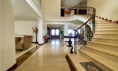 VENDEMOS CASA CON APARTAMENTO INCLUIDO EN POBLADO - LA COLA DEL ZORRO