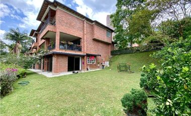 VENDEMOS CASA CON APARTAMENTO INCLUIDO EN POBLADO - LA COLA DEL ZORRO