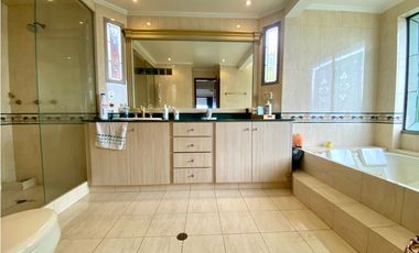 VENDEMOS CASA CON APARTAMENTO INCLUIDO EN POBLADO - LA COLA DEL ZORRO