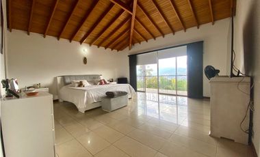 VENDEMOS CASA CON APARTAMENTO INCLUIDO EN POBLADO - LA COLA DEL ZORRO