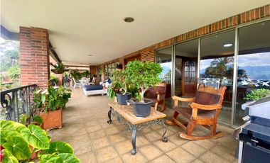 VENDEMOS CASA CON APARTAMENTO INCLUIDO EN POBLADO - LA COLA DEL ZORRO