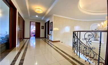 VENDEMOS CASA CON APARTAMENTO INCLUIDO EN POBLADO - LA COLA DEL ZORRO