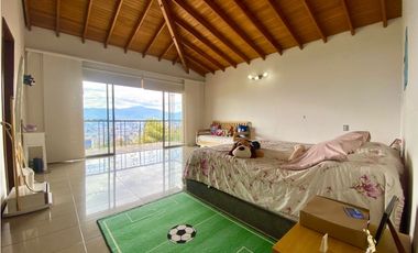 VENDEMOS CASA CON APARTAMENTO INCLUIDO EN POBLADO - LA COLA DEL ZORRO