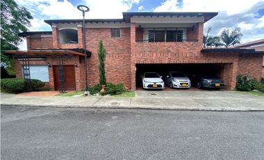 VENDEMOS CASA CON APARTAMENTO INCLUIDO EN POBLADO - LA COLA DEL ZORRO