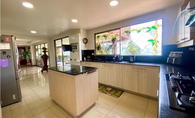 VENDEMOS CASA CON APARTAMENTO INCLUIDO EN POBLADO - LA COLA DEL ZORRO