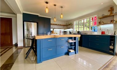 VENDEMOS CASA CON APARTAMENTO INCLUIDO EN POBLADO - LA COLA DEL ZORRO