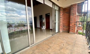 VENDEMOS CASA CON APARTAMENTO INCLUIDO EN POBLADO - LA COLA DEL ZORRO