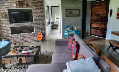 HERMOSA CASA FINCA CAMPESTRE SANTA ELENA CON EXCELENTES ACABADOS