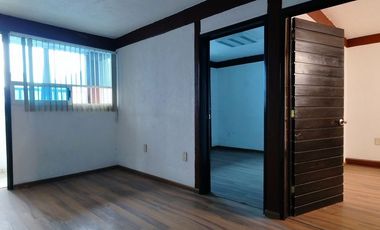 Edificio en Metepec, cerca de estación del tren interurbano México Toluca