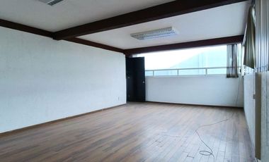 Edificio en Metepec, cerca de estación del tren interurbano México Toluca