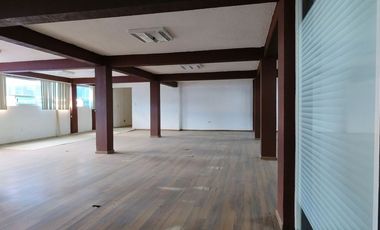 Edificio en Metepec, cerca de estación del tren interurbano México Toluca