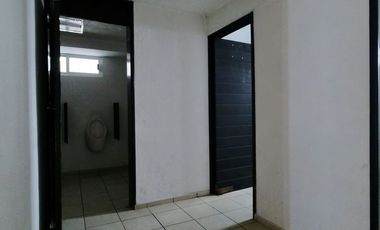 Edificio en Metepec, cerca de estación del tren interurbano México Toluca