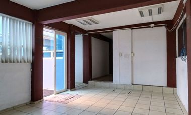 Edificio en Metepec, cerca de estación del tren interurbano México Toluca