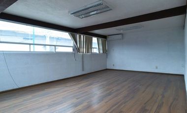 Edificio en Metepec, cerca de estación del tren interurbano México Toluca
