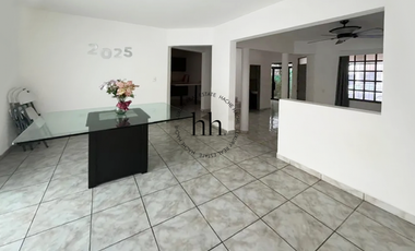 Casa en Renta en Cumbres Mediterraneo, al Poniente de Monterrey, N.L.