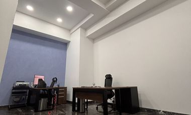 Oficina grande en Park Pedregal con estacionamiento