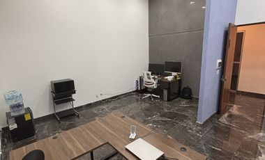 Oficina grande en Park Pedregal con estacionamiento
