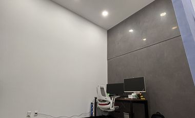 Oficina grande en Park Pedregal con estacionamiento