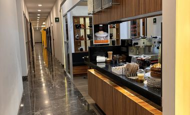 Oficina grande en Park Pedregal con estacionamiento