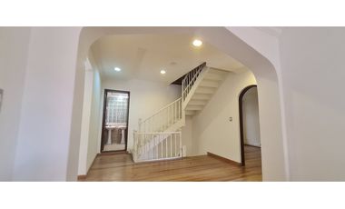 RENTO CASA COMERCIAL PATRIMONIO ARQUITEC 400M2+JARDIN - EL NOGAL