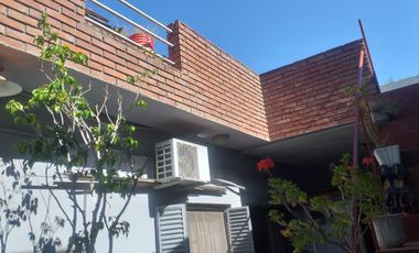 PH en VENTA - CASEROS - 3 amb,  patio y terraza. Sobre avda. San Martín al 3900, Caseros