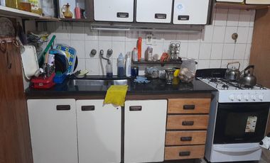 PH en VENTA - CASEROS - 3 amb,  patio y terraza. Sobre avda. San Martín al 3900, Caseros