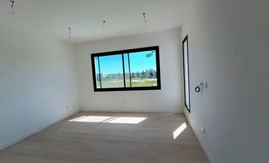 Casa al Rio en Naudir en Venta y Alquiler Anual con 4 habitaciones