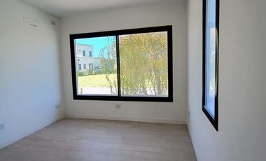 Casa al Rio en Naudir en Venta y Alquiler Anual con 4 habitaciones