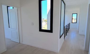 Casa al Rio en Naudir en Venta y Alquiler Anual con 4 habitaciones