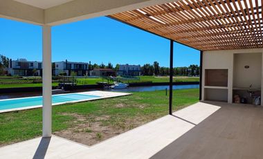 Casa al Rio en Naudir en Venta y Alquiler Anual con 4 habitaciones