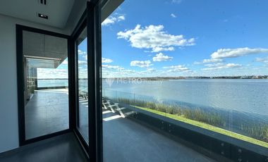 Casa en Alquiler a la laguna en Marinas en Puertos de Escobar