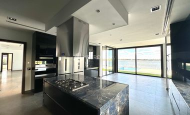Casa en Alquiler a la laguna en Marinas en Puertos de Escobar