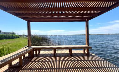 Casa en Alquiler a la laguna en Marinas en Puertos de Escobar