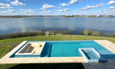 Casa en Alquiler a la laguna en Marinas en Puertos de Escobar