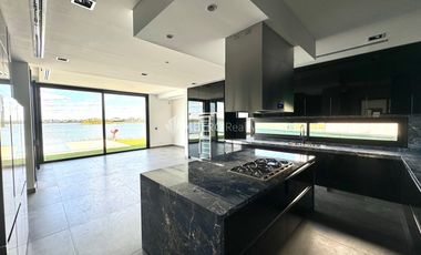 Casa en Alquiler a la laguna en Marinas en Puertos de Escobar