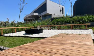 Casa en Alquiler a la laguna en Marinas en Puertos de Escobar