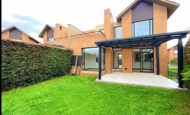 Hacienda Fontanar casa con pérgola para BBQ en renta