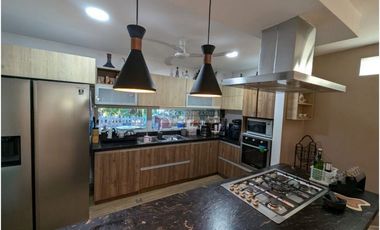 Se vende casa en Ciudad Jardin , remodelada