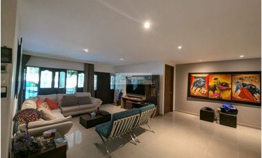 Se vende casa en Ciudad Jardin , remodelada
