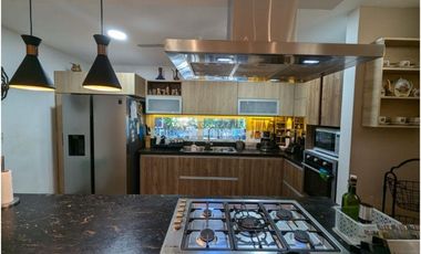 Se vende casa en Ciudad Jardin , remodelada