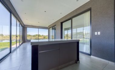Casa en Alquiler a la laguna con 5 habitaciones en Marinas Puertos Escobar