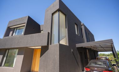 Casa en Alquiler a la laguna con 5 habitaciones en Marinas Puertos Escobar