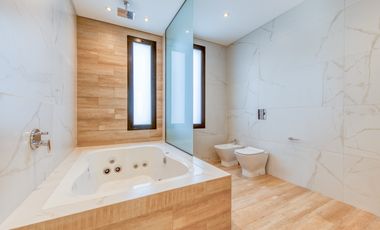 Casa en Alquiler a la laguna con 5 habitaciones en Marinas Puertos Escobar