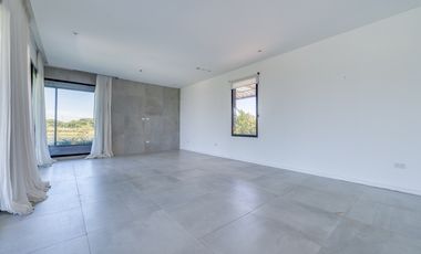 Casa en Alquiler a la laguna con 5 habitaciones en Marinas Puertos Escobar